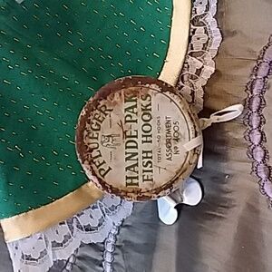 Vintage Pflueger Fish Hook Tin